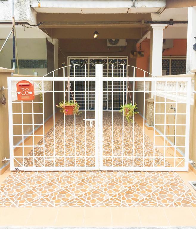 The Big Bear Home Malacca Екстериор снимка